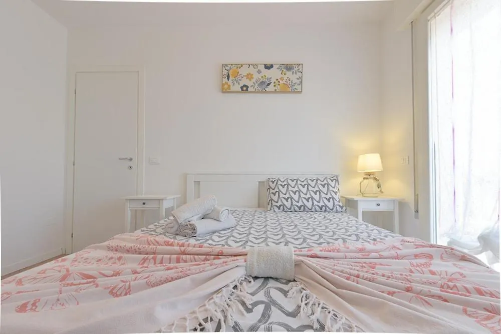 Queen Home Beauty Marghera 0*,  Italy