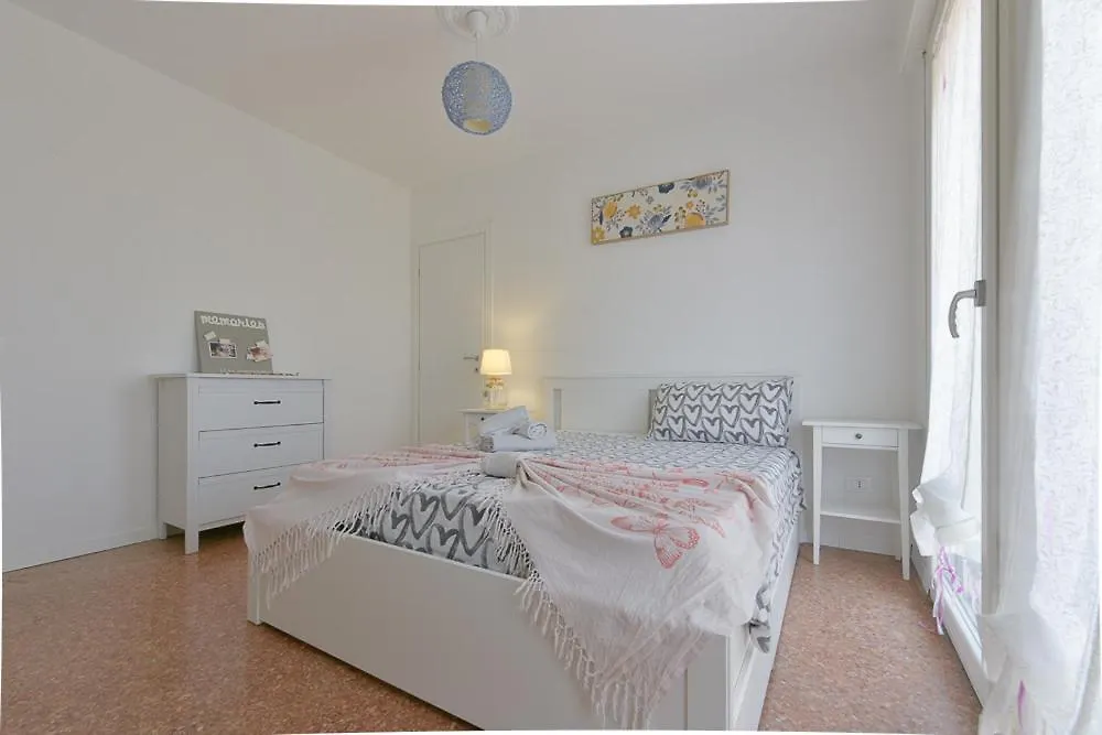Queen Home Beauty Marghera 0*,